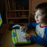 Como proteger crianças e adolescentes de ameaças digitais na rede doméstica?